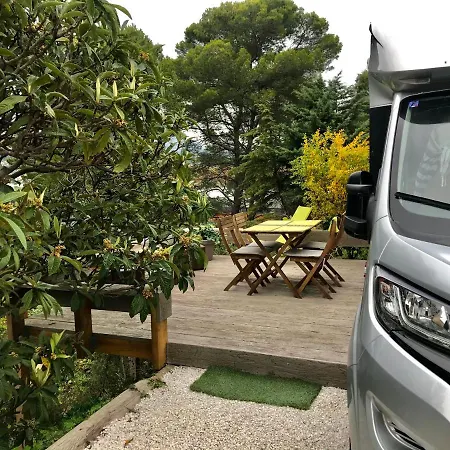 Nuit Dans Un Camping-Car Campsite *